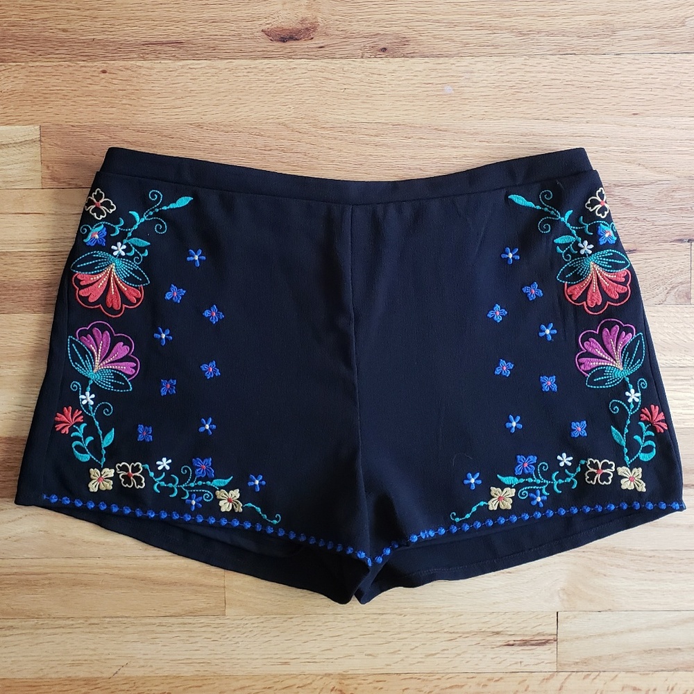 Black embroidered shorts XL